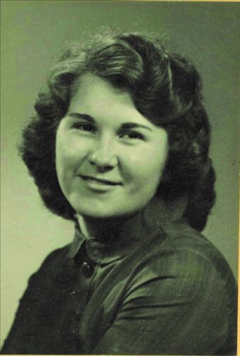 Lola Kelsey